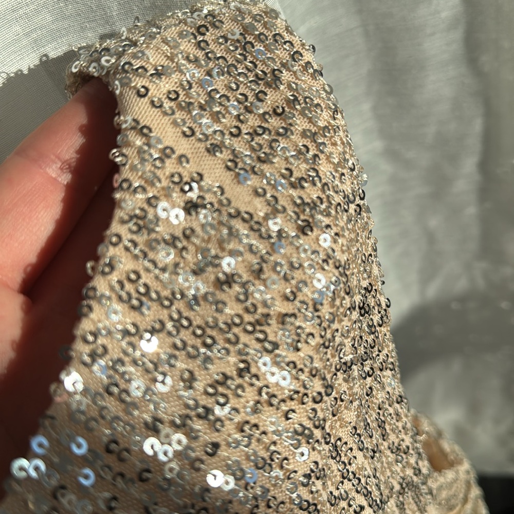 IEENA FOR MAC DUGGAL
Silver V-Neck Sequin Wrap Waist Gown size 10 - Picture 11 of 12